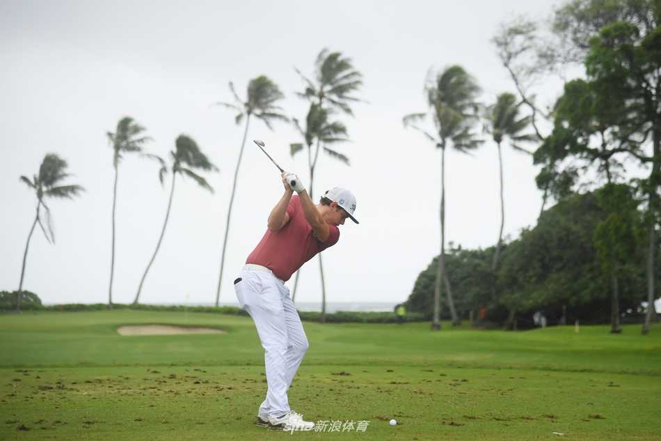 斯蒂尔在比赛中陷入思考，他在决赛轮一度拥有巨大优势，但最终与冠军失之交臂。