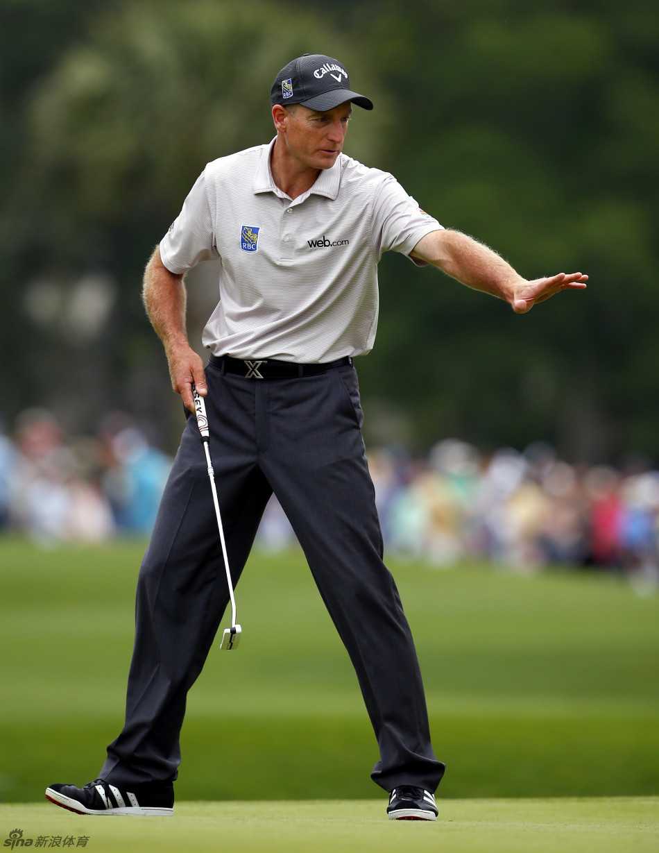 夺冠时刻，福瑞克情难自已，紧握双拳仰天呐喊，积压五年的情绪在这一刻彻底释放。