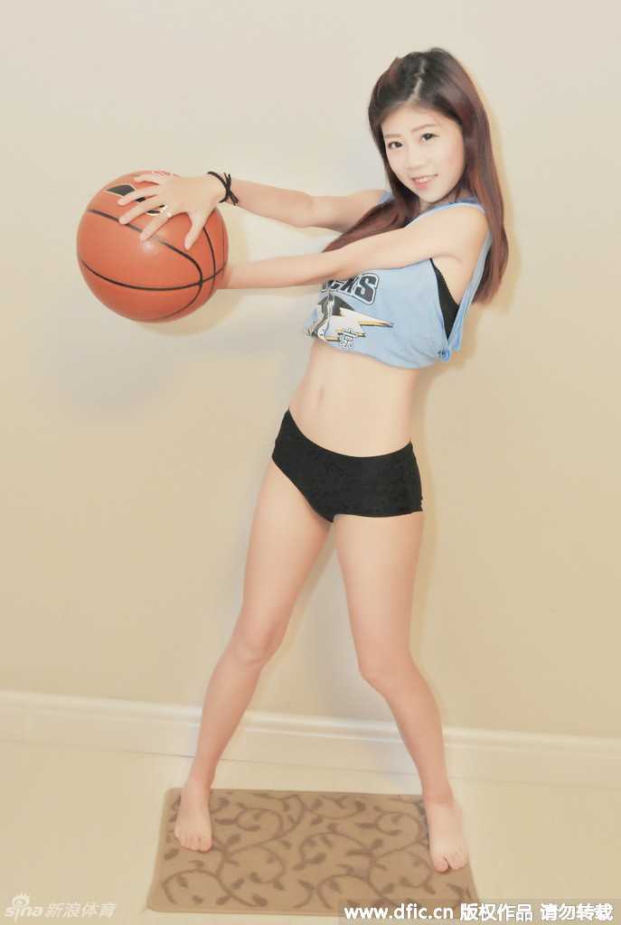 最后一张写真中，宝贝们集体亮相，她们手拉手，共同为北京首钢的下一场战斗送上祝福，青春作伴，与球队并肩前行。