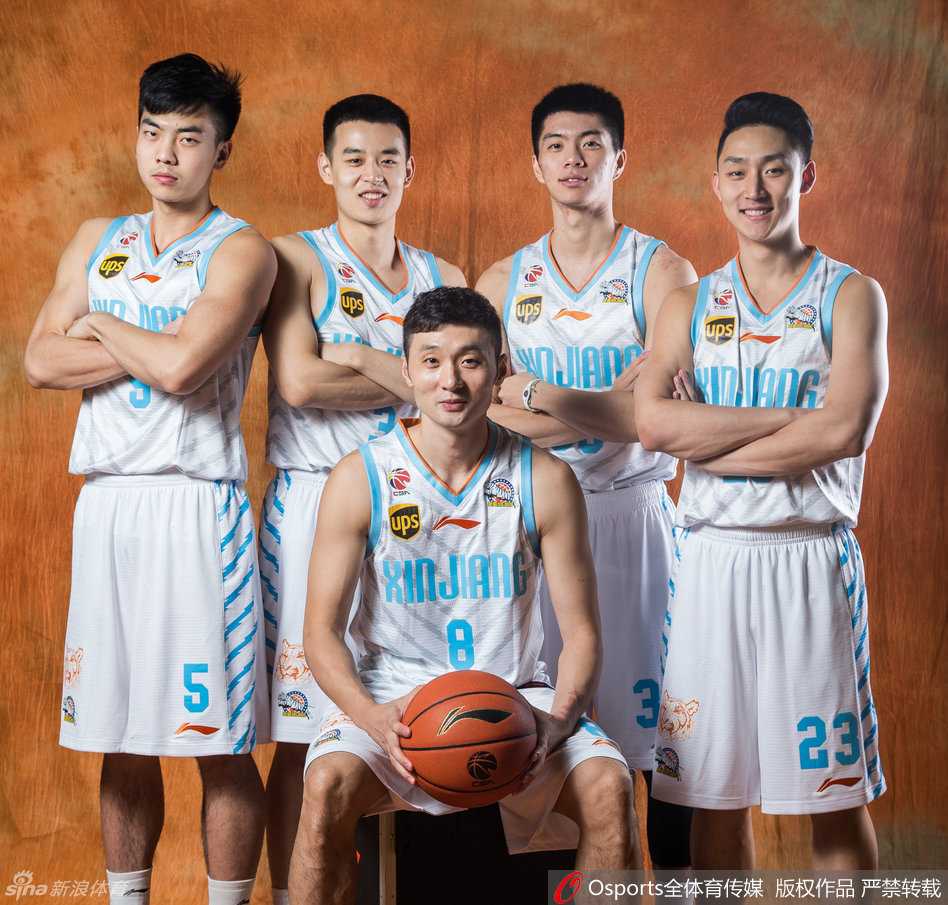 天山再聚飞虎英豪:新疆男篮新赛季启航 内线长城巍峨,周琦与布莱切的双塔组合,将撑起球队的禁飞区。