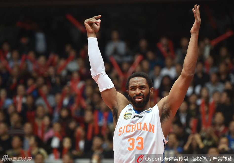 哈里斯腾空暴扣，哈达迪握拳庆祝，四川双外援联手点燃主场激情