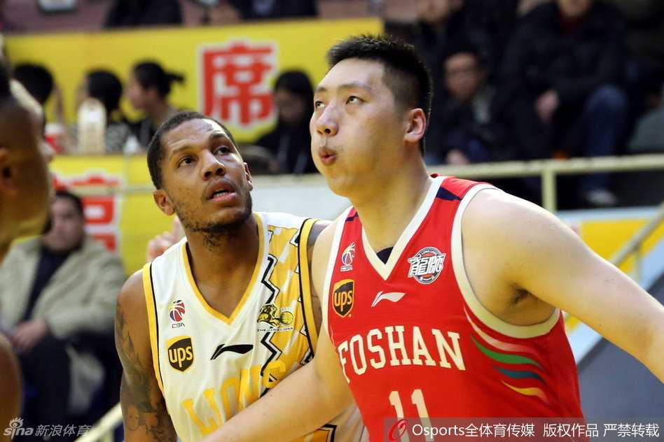 戴勒姆波特禁区接球双手大力灌框，防守人来不及起跳只能仰望