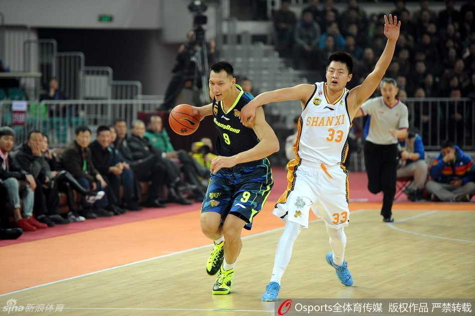 周鹏快攻中急速突击，如猎豹般甩开追防球员