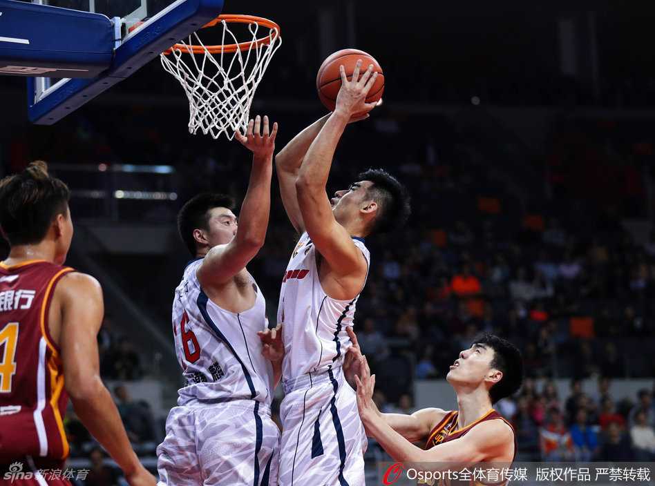 广东宏远豪取十一连胜,团队篮球助华南虎高歌猛进 任骏飞腾空而起,单手劈扣,暴力美学点燃全场