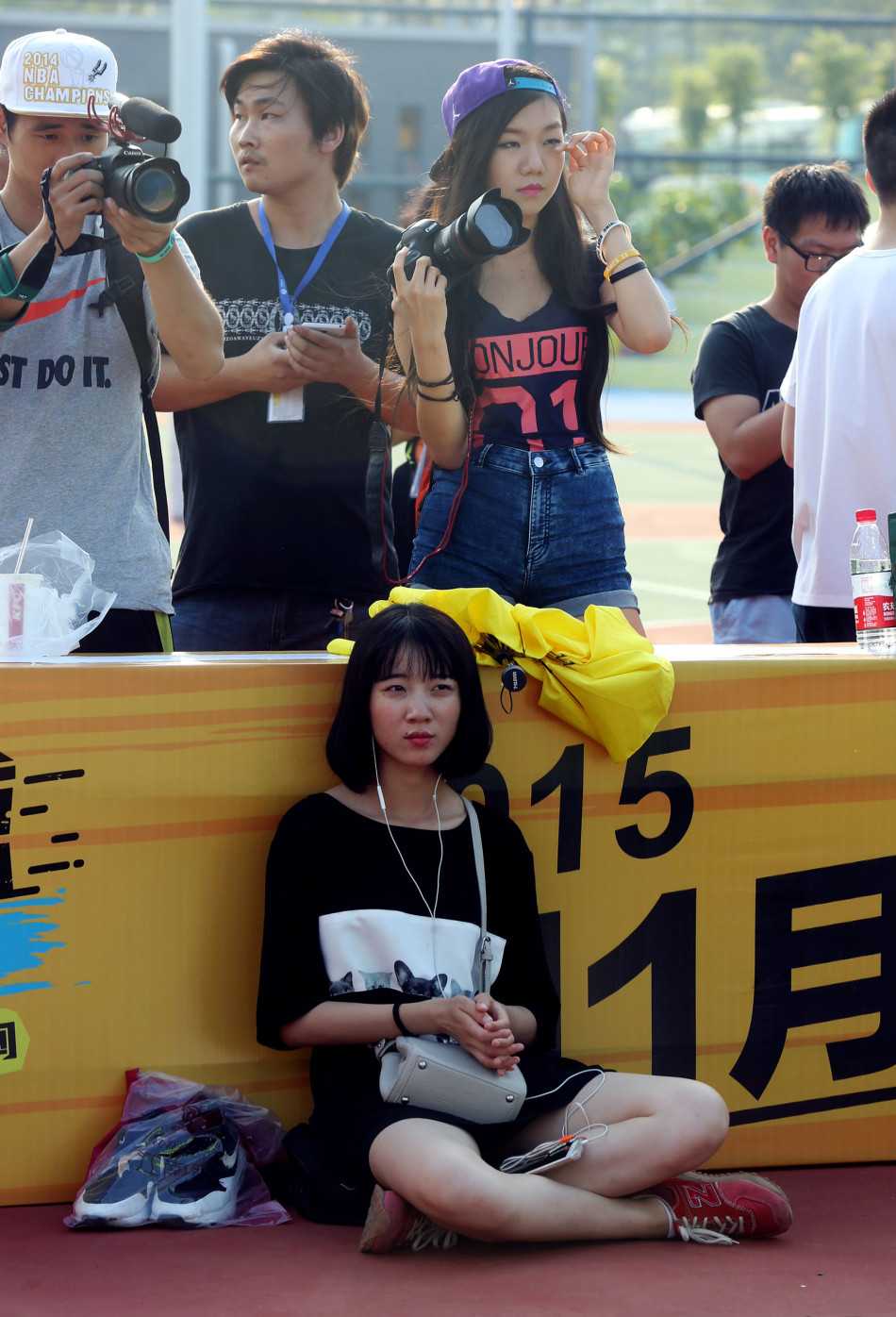 动感的街舞表演点燃全场气氛，舞者们用高难度的技巧和十足的张力，赢得阵阵喝彩。