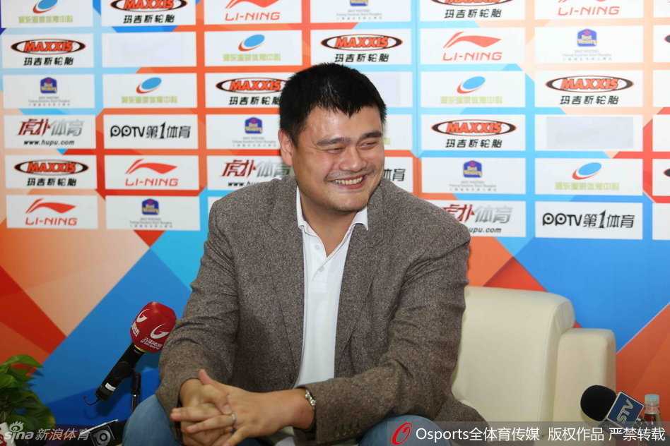 沪上新势力:姚明挂帅大鲨鱼,刘晓宇李学林联手起航 张兆旭在发布会发言时目光坚毅,经过夏训的锤炼,这位球队队长对新赛季的困难做好了充分准备,誓用防守守护球队的内线禁区。