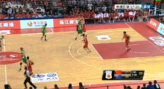 洛阳盛夏篮球夜:中国男篮热身赛全胜夺目,新星老将齐闪光 丁彦雨航底角接球就投,姿势标准美如画,三分箭穿心,为中国队的外线火力再添猛药。