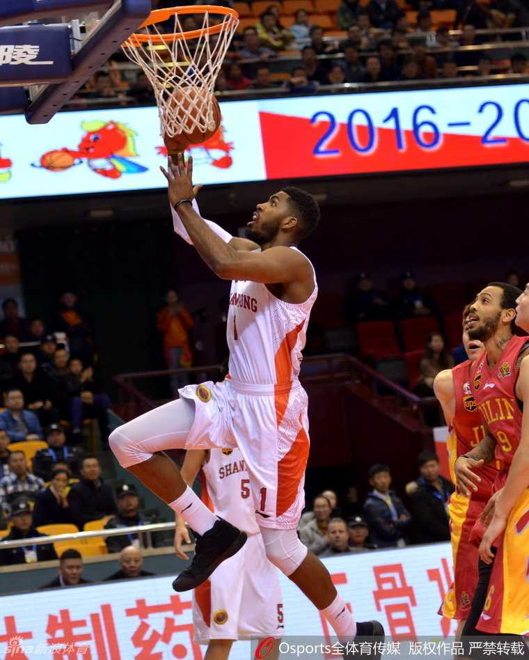 群星闪耀CBA:普莱斯首秀遇旧主,阿巴斯绝杀震武林 睢冉如猎豹般完成致命抢断,电光火石间助攻队友上篮,点燃全场逆转激情