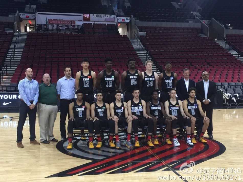 逐梦波特兰:范子铭的篮球峰会洗礼与成长印记 在罚球线上,范子铭深吸一口气,执行罚球。这一晚他12罚8中,用最扎实的方式为国际队贡献着宝贵的分数。