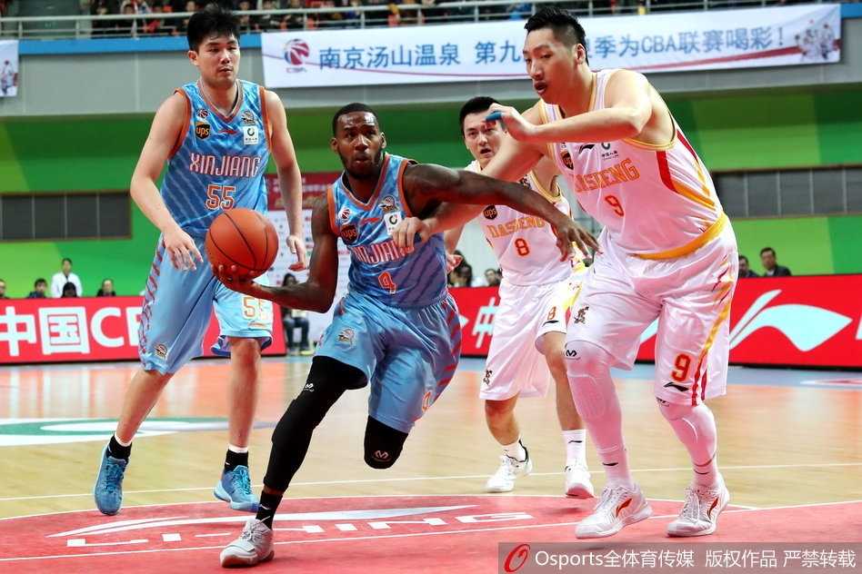 于长春面对旧主新疆队毫不手软，手起刀落命中关键三分，帮助球队首次取得比分反超，点燃了全场观众的欢呼。