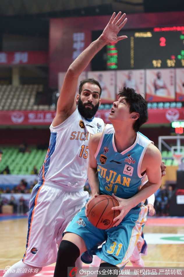 老将刘炜此役梦回巅峰，蝴蝶穿花般的突破让福建防线顾此失彼，全场狂砍29分，用经验与脚步书写着属于他的老兵传奇。