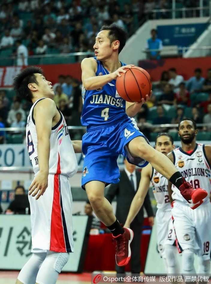 加时赛最后时刻，桑尼的传球被史鸿飞抢断，瞬间的表情凝固了失落与惊喜，这一球决定了整场比赛的最终走向。