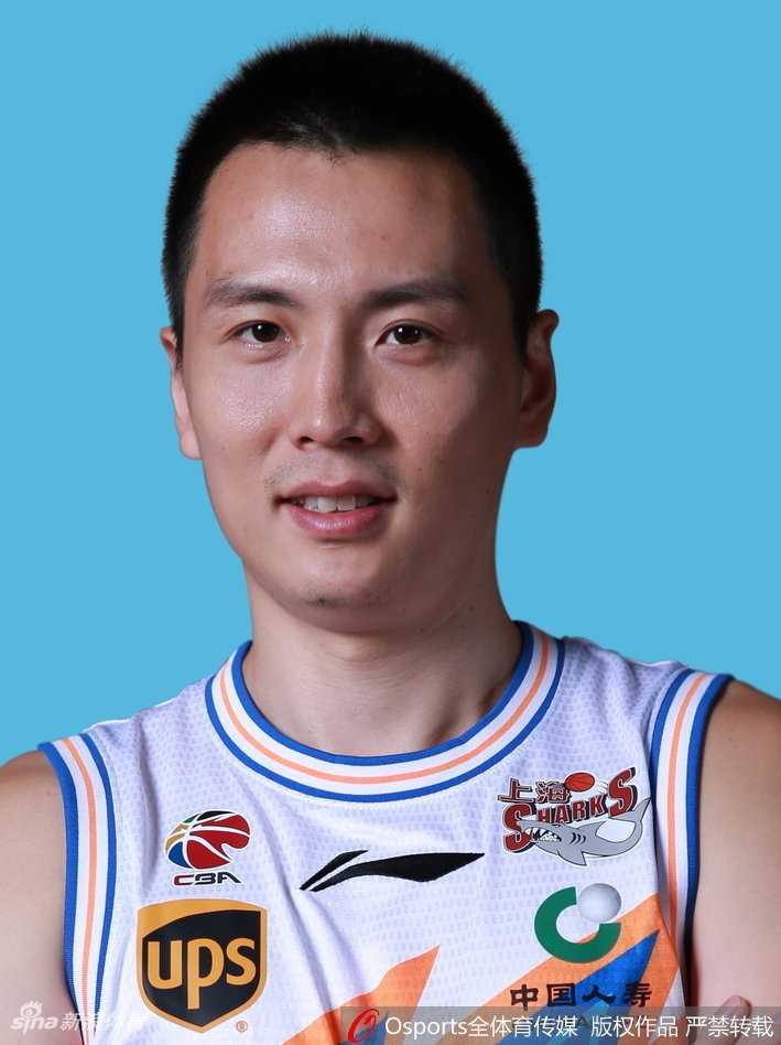 寂寞大神弗雷戴特眼神坚毅，蓄势待发望向远方