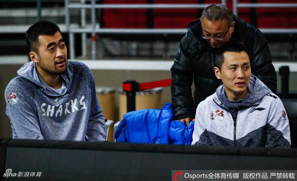 弗雷戴特在训练中神情冷峻，运球后急停跳投出手，皮球在空中划出一道美丽的弧线，这位寂寞大神今晚需要更多队友的火力支援。