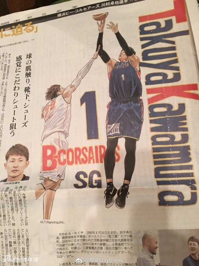 中锋球员在篮下伸出长臂，指尖即将触碰到下坠的篮球，完成一次关键的封盖或篮板拼抢。他的身体完全伸展，像一张拉满的弓，肌肉线条在逆光中显得格外分明。画面视角自下而上，突出了他如同守护神般镇守禁区的威严与不可侵犯。