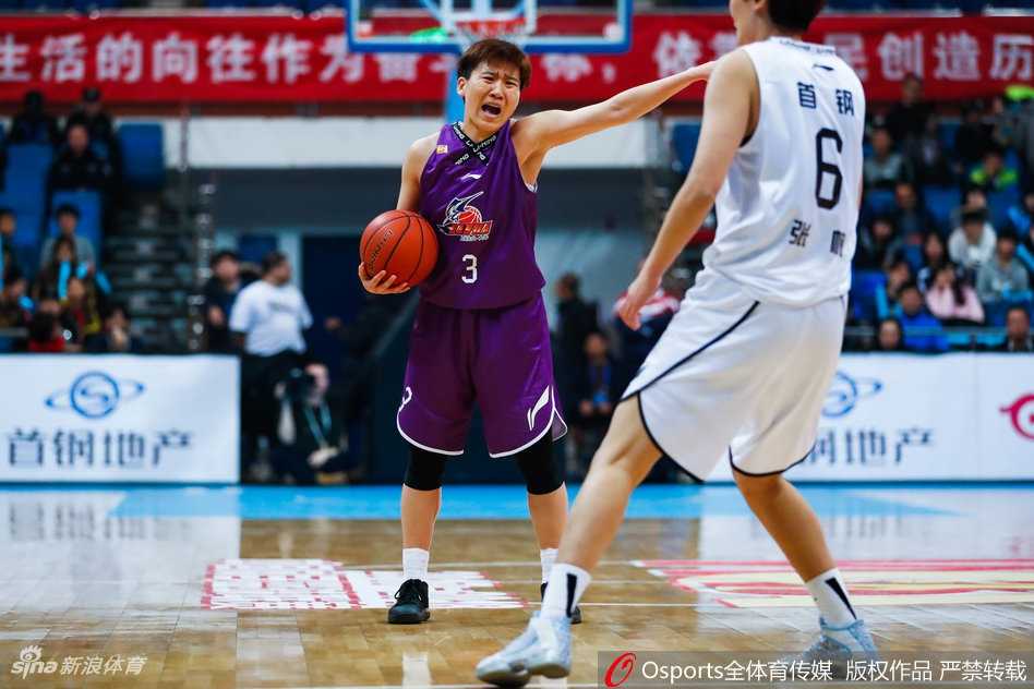 赛后，北京队全体球员围成一圈，高颂握拳怒吼，这一刻团队的凝聚力和对总冠军的渴望溢于言表。