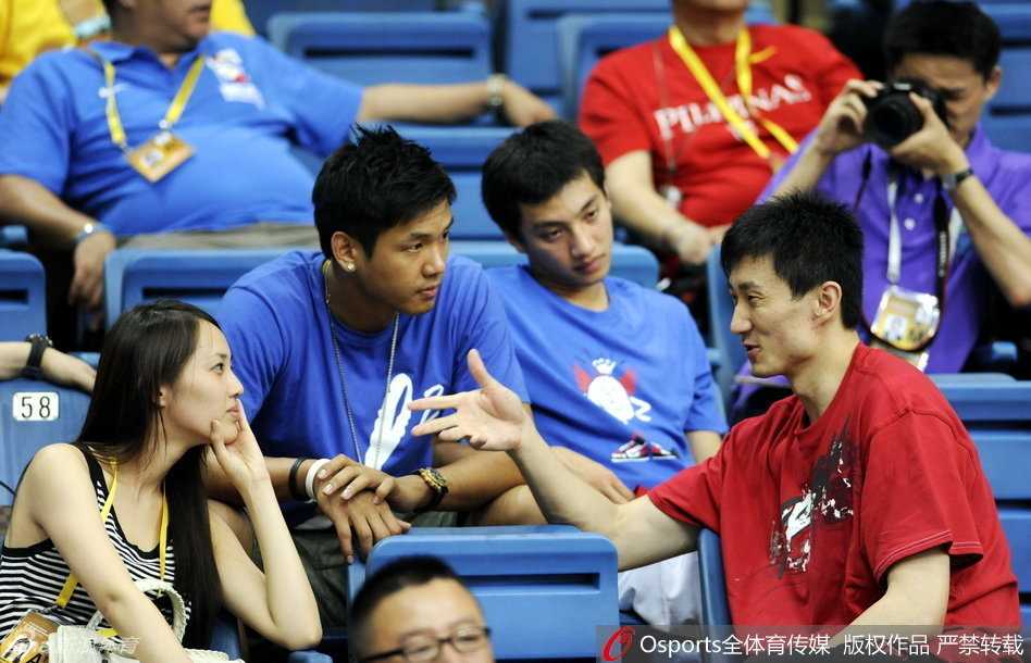 生活中的王棠云偏爱居家范的打扮，这张街边自拍中她略施粉黛，对着镜头展现自然笑容，仿佛就是你我身边那个热爱运动的阳光女孩