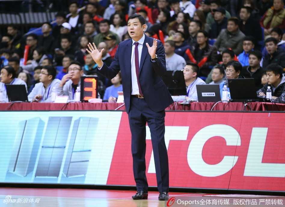 苏伟在篮下凭借身高优势轻松放篮得手，他本场贡献11分，在禁区筑起一道坚实的屏障，为球队胜利保驾护航。