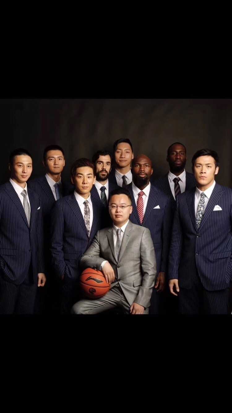 三外援并排而立，希克森与琼斯眼神犀利，巴赫拉米面带杀气，三剑客蓄势待发。