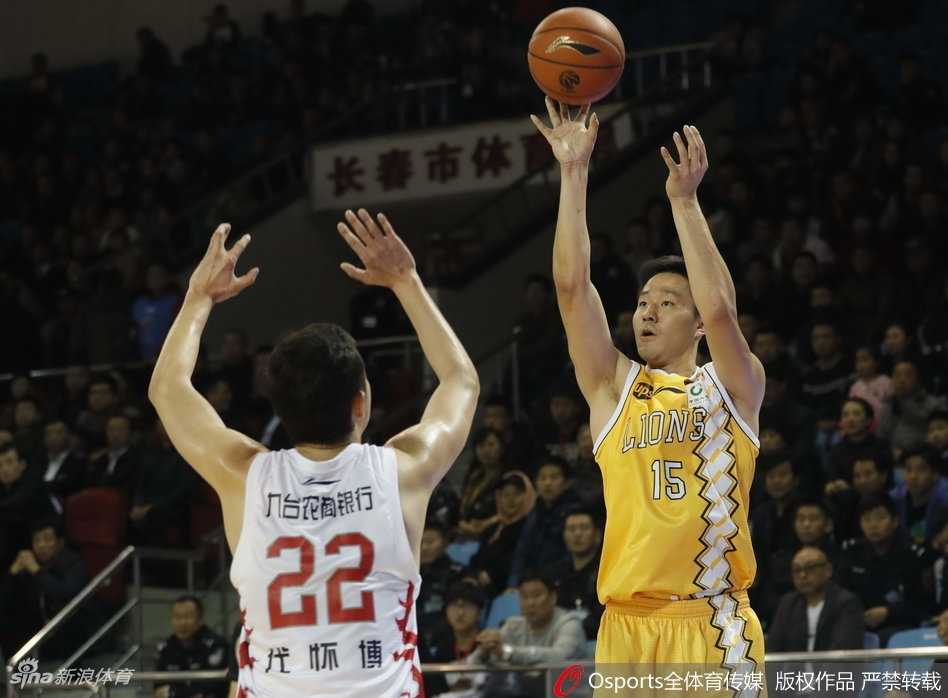 胡金秋内线强打高举高打，用柔和手感为球队添砖加瓦