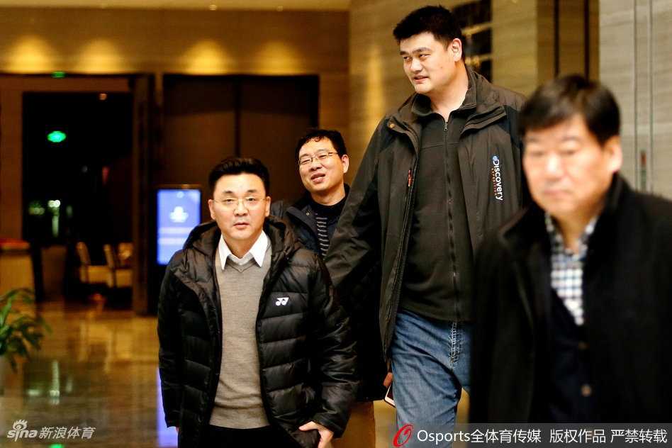 面对众多媒体的镜头，姚明在采访区耐心回答每一个问题，谈及武汉的体育历史时，他的神情中流露出对这座“宝地”的赞许与期待。