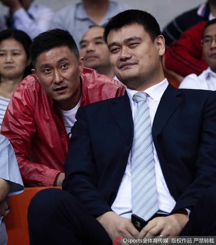 关键时刻三分穿心，周鹏与赵睿在第四节联手发炮，三记三分球彻底浇灭了广州龙狮反扑的火焰。