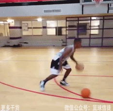 孤胆球王修炼手册:一个人的篮球淬炼指南 只见他身形一晃如闪电掠过防守,急停跳投的动作一气呵成,篮球在空中划出彩虹般的轨迹,最终空心入网,只留下网兜清脆的震颤声在寂静的球场上空回荡。