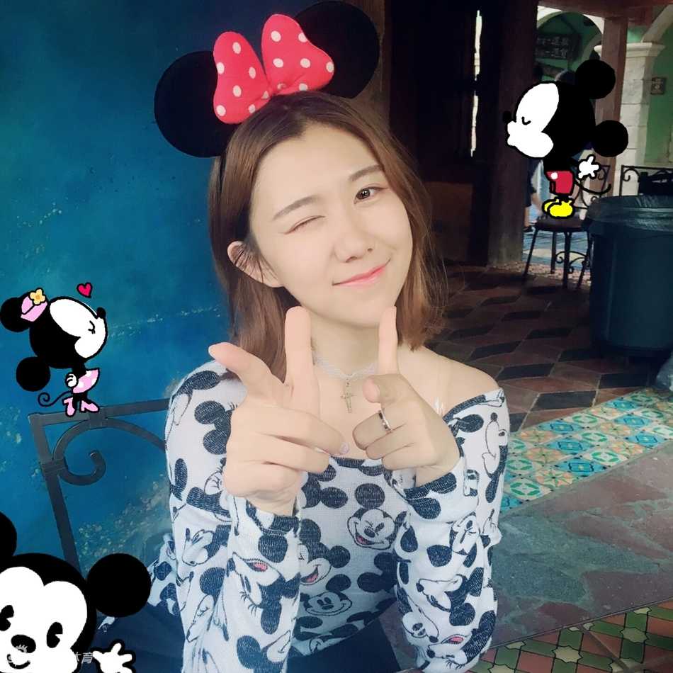 山东男篮炫舞团里的健康之美,那些略带肉感的活力精灵 青春洋溢的@_yoonxi扎着利落马尾,在舞蹈室中回眸一笑,健康红润的脸颊和匀称的身材展现出运动少女独有的活力美感。