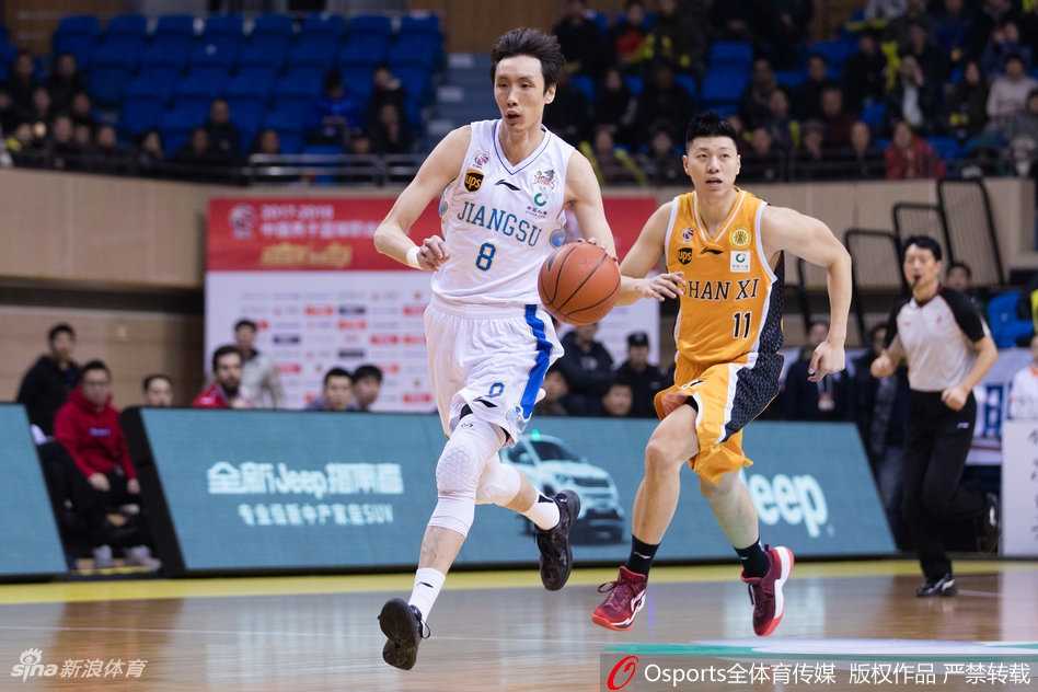 布鲁克斯率肯帝亚力擒山西,末节惊魂锁定常规赛前五席位 山西队刘冠岑腾空而起,用一记遮天蔽日的排球大帽拒绝了肯帝亚的上篮,这一刻他的防守宛如铜墙铁壁,点燃了客队替补席的激情。