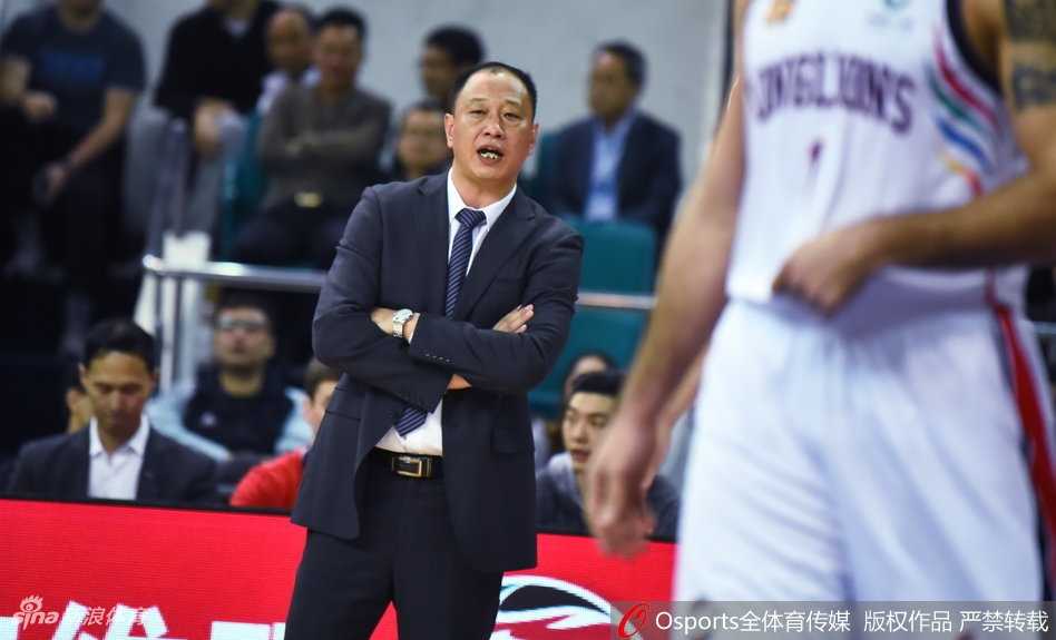 赛后广州队球员神情落寞地走向更衣室，背影写满了不甘与遗憾，但这场鏖战赢得了所有人的尊重