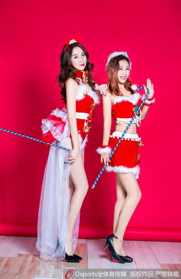 皑皑白雪间，广东篮球宝贝身着一袭华美礼服，侧身回眸，眼波流转间既有冬日的清冷，又藏着如火的热情。