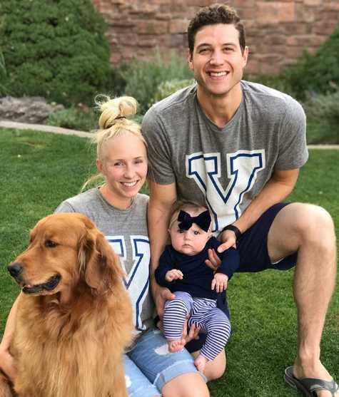 弗雷戴特铁汉柔情:CBA砍分如探囊取物,变身晒娃狂魔 弗雷戴特温柔地注视着怀中的女儿,画面定格在这一温馨瞬间,展现出父亲深沉而内敛的爱