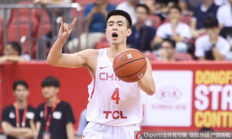 斯坦科维奇杯揭幕战:中国男篮红队首节低迷,负于克罗地亚 方硕在失去平衡的情况下,依然柔和地将球投出,皮球在空中划出一道美妙的弧线,这一高难度三分让人看到了他的大心脏。