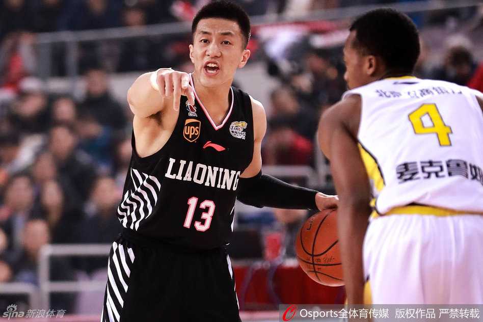 浙江队球员杨敬敏无奈观望，眼中充满不甘，只能目睹辽宁队在主场完成逆转。