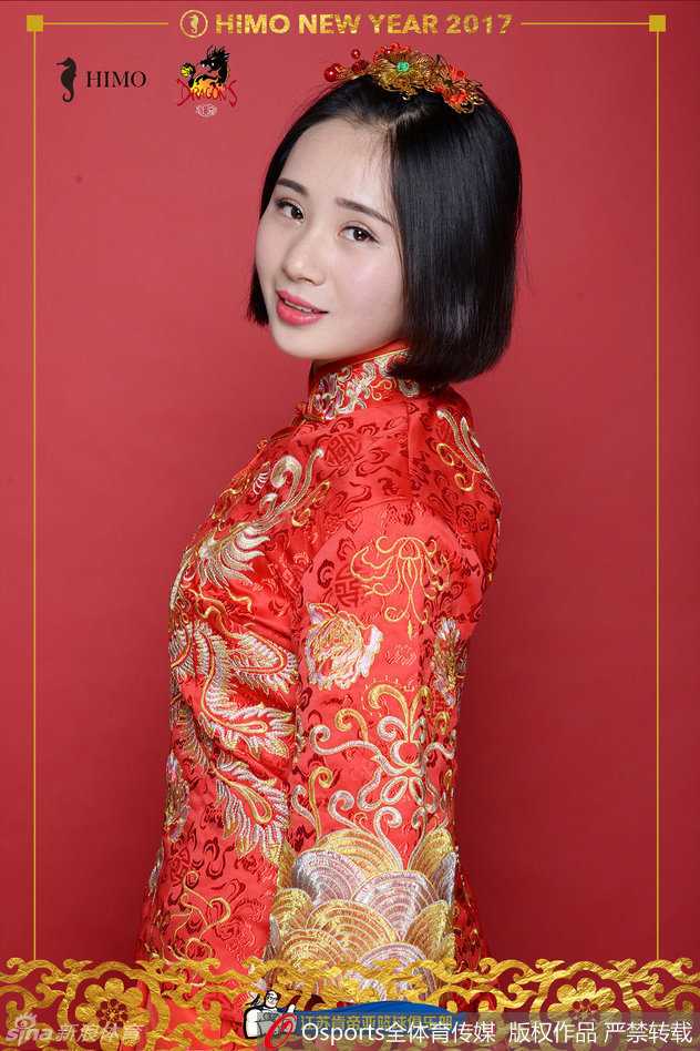 江苏肯帝亚篮球宝贝:新春民俗盛装绽放赛场 俏皮可爱点燃节日激情 这位宝贝身姿挺拔,她的民俗盛装在灯光下熠熠生辉,举手投足间既有东方女性的温婉贤淑,又不失现代女孩的自信与灵动,仿佛从古典画卷中走出的新春使者。