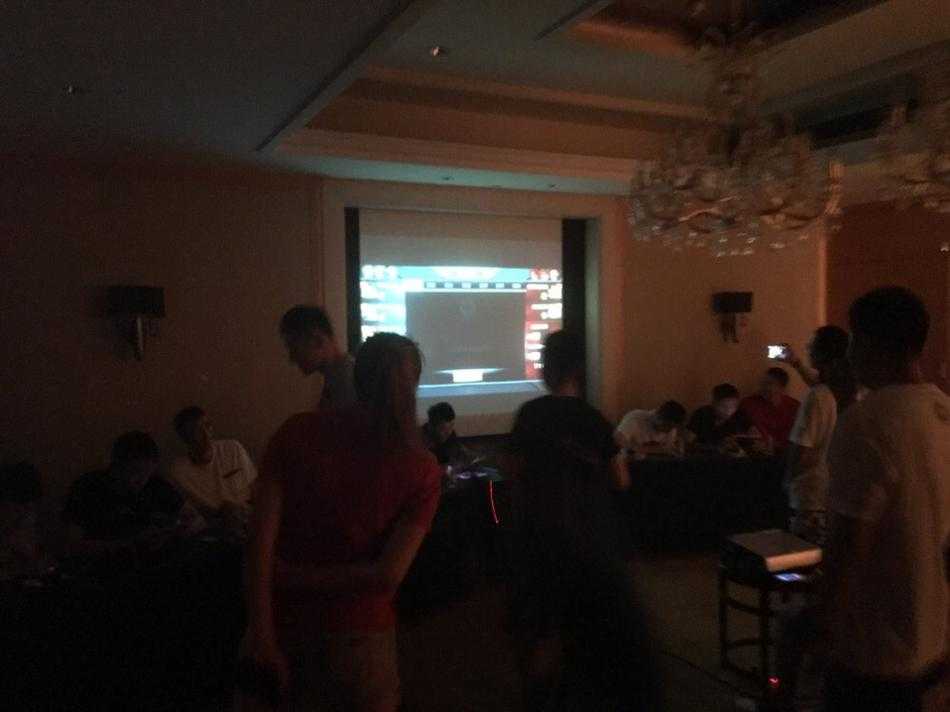 江苏肯帝亚篮球血脉冲刺王者峡谷,跨界组局引爆全新电竞战场 英雄们在峡谷中向着胜利前进,阳光洒在征途上,正如江苏肯帝亚在体坛跨界融合的道路上,满怀信心地开启全新的电竞征程,未来充满无限可能。