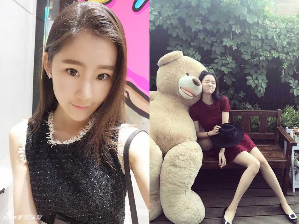 泳池海边定格甜蜜瞬间,孙铭徽与环球小姐冠军的浪漫爱情故事 身材高挑的杨诗尹依偎在孙铭徽身旁,面容娇艳,一双长腿在休闲装扮下格外吸睛,两人对着镜头露出甜蜜的恩爱合照,气场十足。