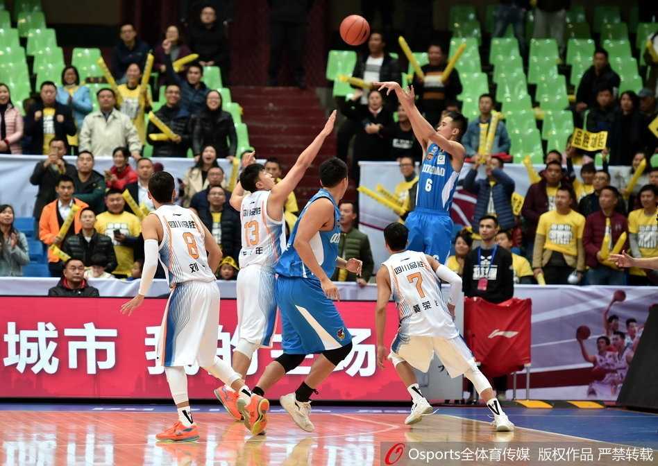 群雄逐鹿,定格经典瞬间——二〇一七至一八赛季CBA第十二轮全景回顾 广厦三少连线!胡金秋腾空双手暴扣,福特森早已转身庆祝,霸气宣告青春风暴来袭