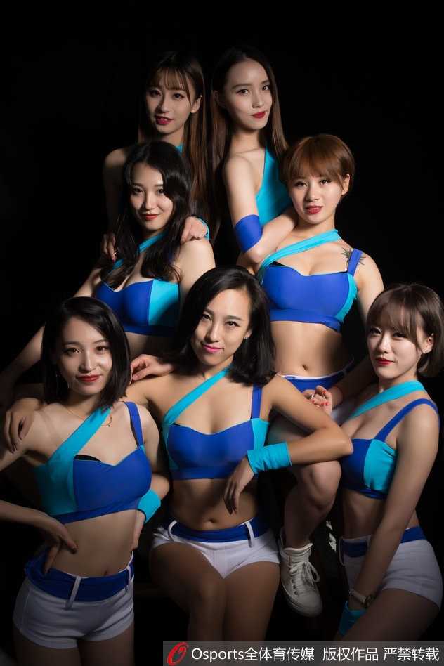 特写镜头下的肯帝亚宝贝，肌肤胜雪，唇角上扬的甜美笑容如同春日暖阳，让人忘却赛场上的激烈拼抢