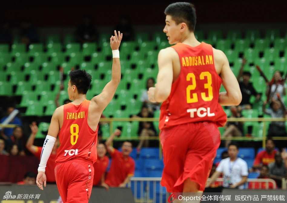 蜀地酣畅一战,中国男篮红队狂胜新西兰迎来首胜 孟铎摆脱防守急停跳投,出手瞬间眼神充满杀气和自信