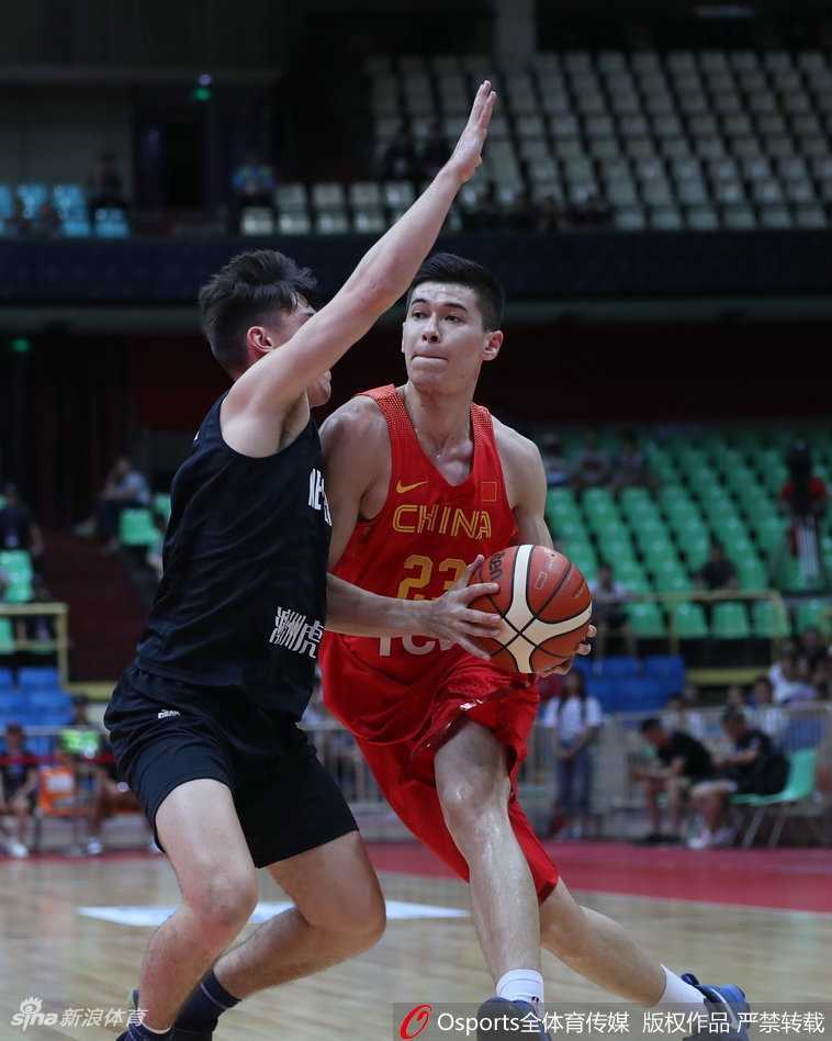 蜀地酣畅一战,中国男篮红队狂胜新西兰迎来首胜 孟铎外线手起刀落,三分球如精确制导的导弹般洞穿篮网