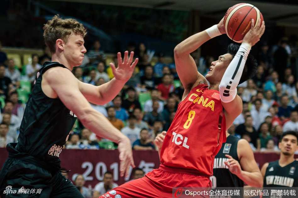 蜀地酣畅一战,中国男篮红队狂胜新西兰迎来首胜 赵睿如闪电般撕裂新西兰防线,以一敌众霸气上篮