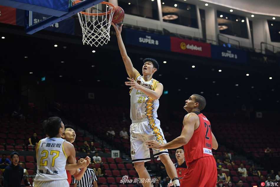 超级八澳门篮赛中日对决记,浙江广厦首战惜败千叶喷射机 日本后卫富樫勇遇面对广厦高塔防守,急停跳投出手一气呵成