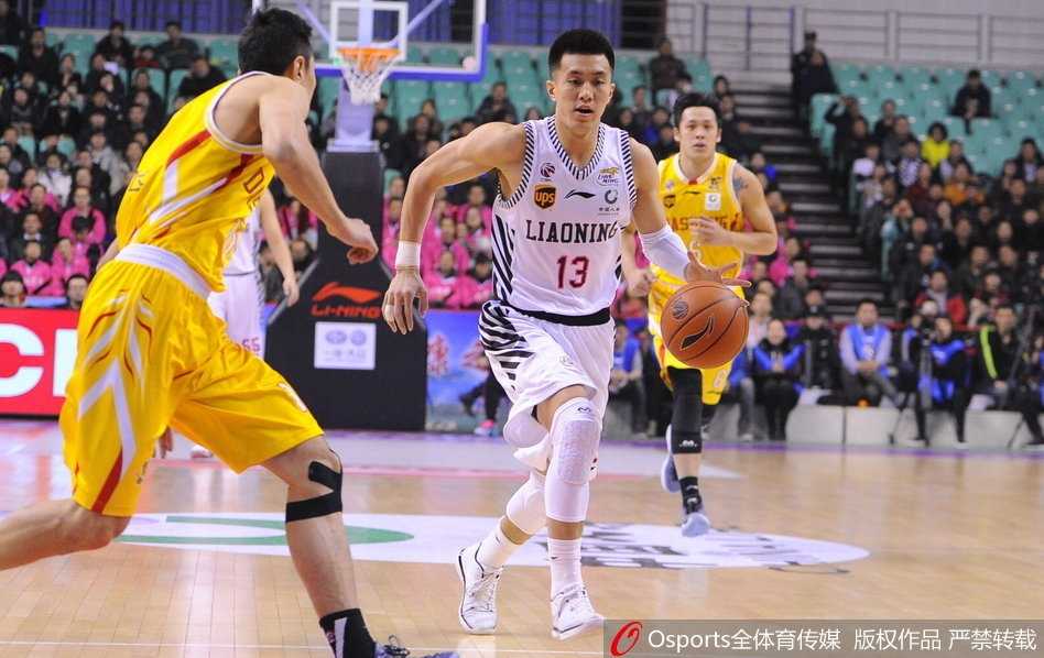 辽篮众志成城加时险胜同曦,哈德森郭艾伦联手拒逆转 郭艾伦如闪电般撕裂同曦防线,强行突破上篮只留给防守者一抹残影