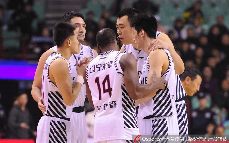 辽篮众志成城加时险胜同曦,哈德森郭艾伦联手拒逆转 郭艾伦击地妙传穿越防线,助攻韩德君轻松吃饼双手灌筐