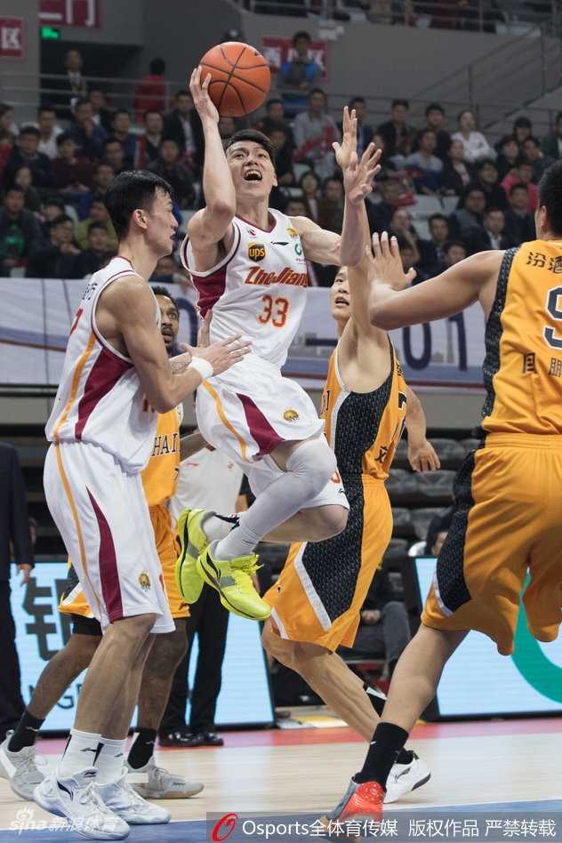 鏖战双加时?不,这是吴前与斯科拉的巅峰对轰!浙江主场险送山西五连败 斯托克斯送出一记惊天大帽,将山西外援詹宁斯的上篮无情扇飞,皮球被钉在篮板上的瞬间,仿佛连空气都凝固了。