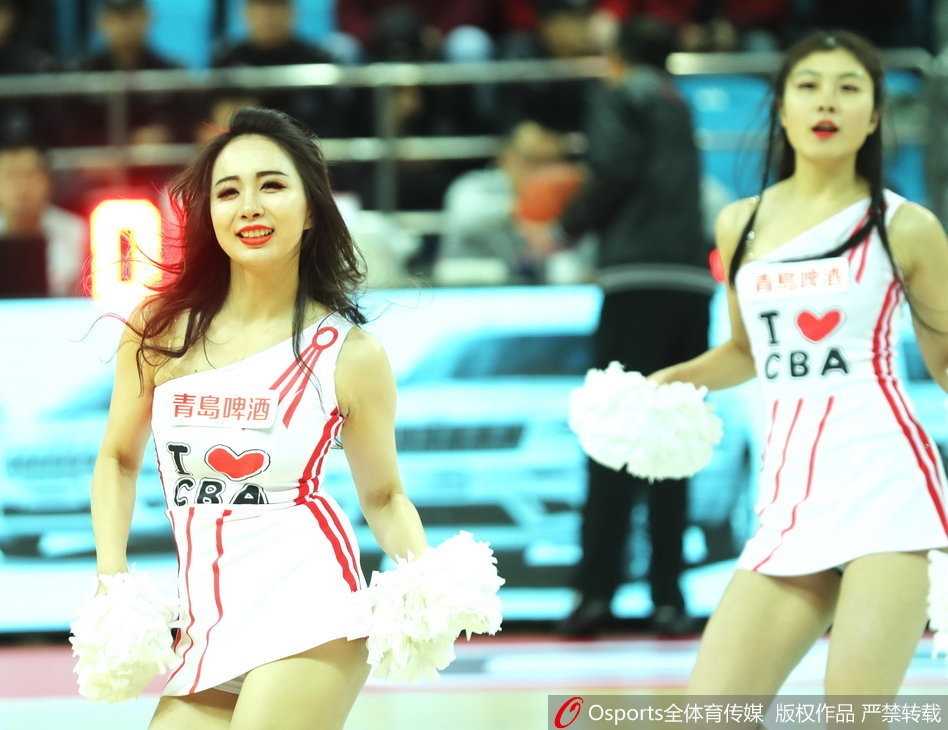 青岛篮球宝贝热舞瞬间定格赛场最美风景 青岛篮球宝贝热舞瞬间动作整齐划一