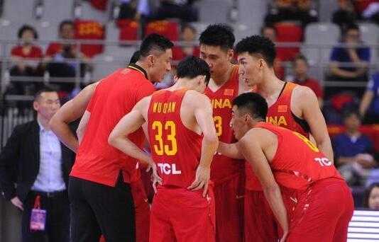 中国男篮客战澳大利亚遭压制 周琦16+17难阻世预赛三连败 中国男篮客战澳大利亚遭压制 周琦16+17难阻世预赛三连败