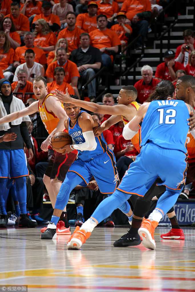 威少45+15导演25分史诗逆转!雷霆主场掀翻爵士续命 威少45+15导演25分史诗逆转!雷霆主场掀翻爵士续命