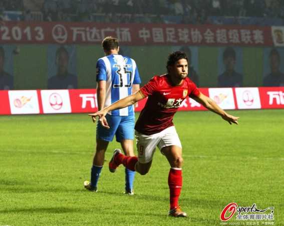 扎哈维传射弑旧主!广州富力2-1逆转送恒大近18轮首败 扎哈维传射弑旧主!广州富力2-1逆转送恒大近18轮首败